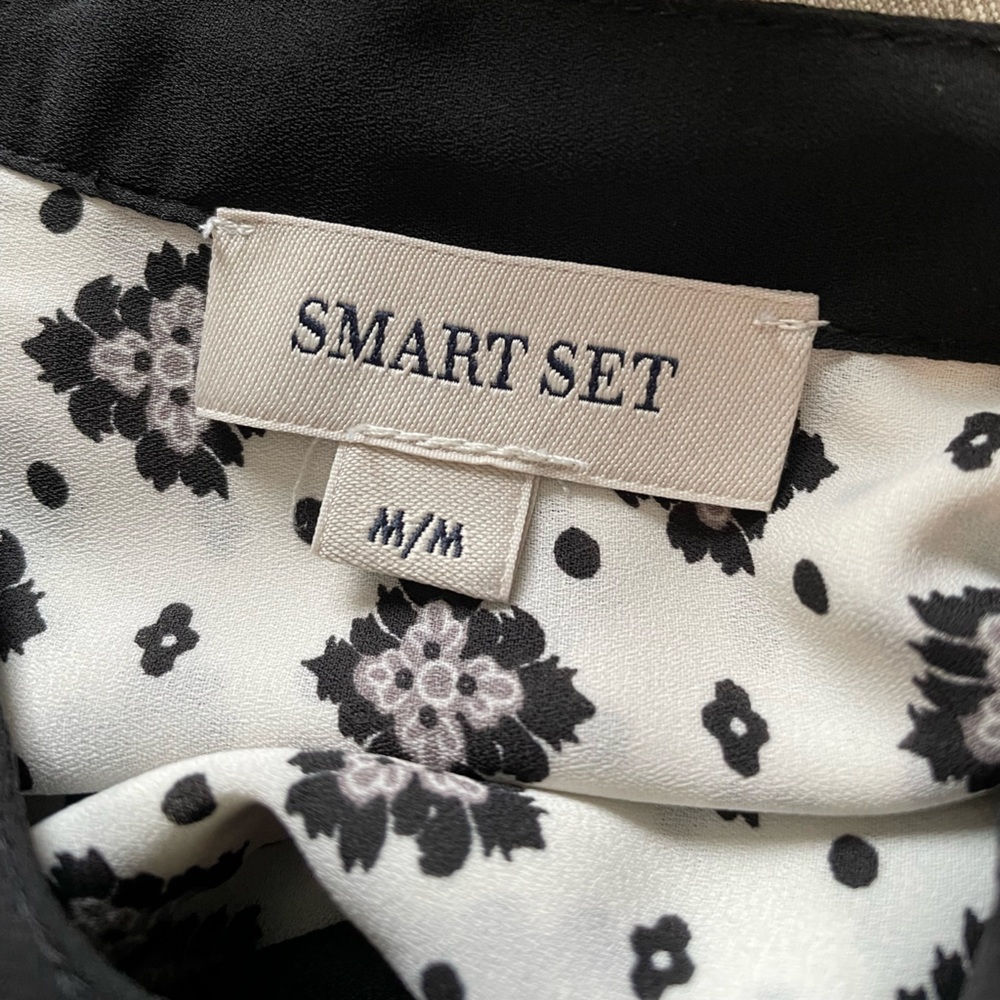 Smart Set Blouse - Picture 3 of 5